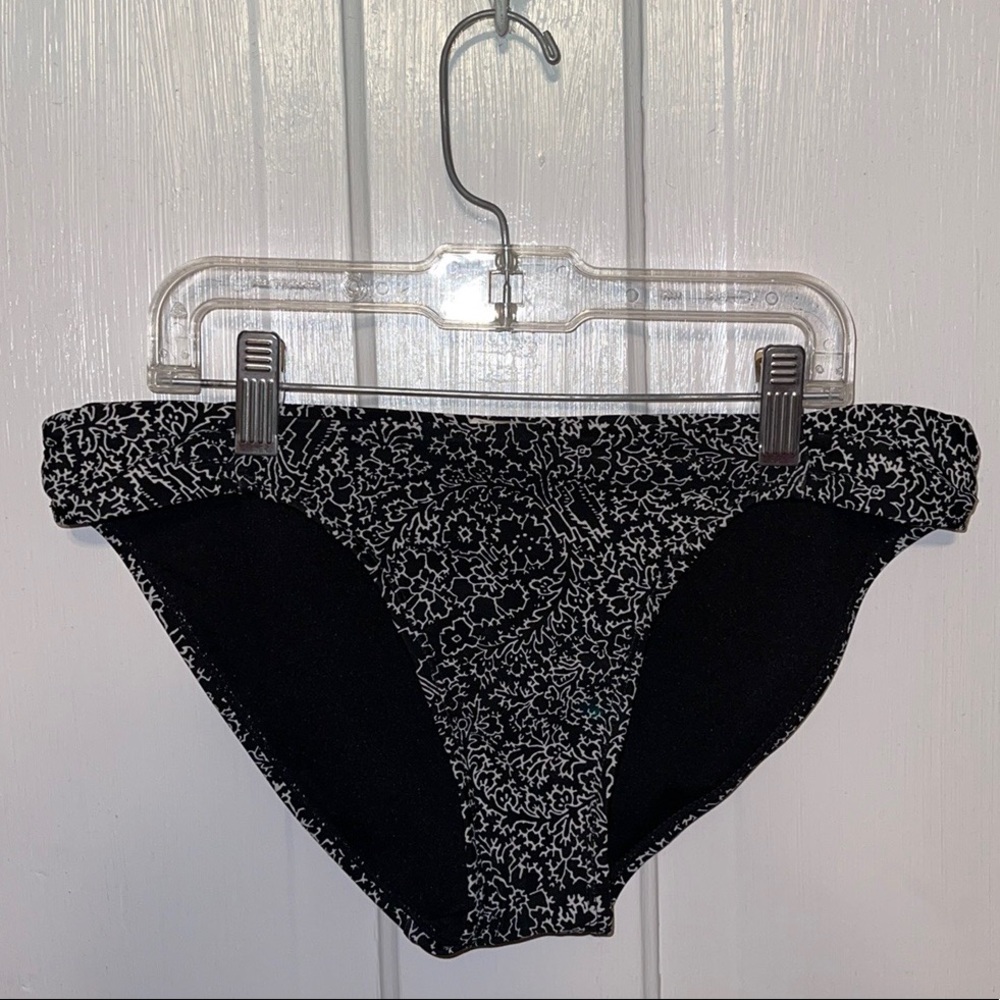 Small, old navy bikini bottoms